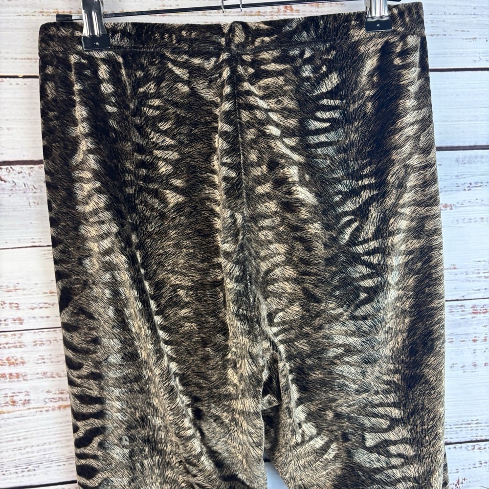 Women's Black & Gray Patterned Leggings - Picture 11 of 13